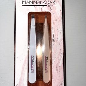 MANNA KADAR
Pluck It 2-Piece Tweezer Set